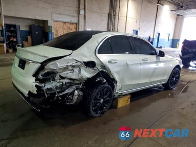 Trzecie zdjęcie samochodu z tyłu: 2015 MERCEDES-BENZ C 300 4MATIC VIN:55SWF4KB8FU060647 - miniatura