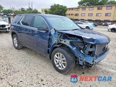 Czwarte zdjęcie samochodu z boku: 2022 CHEVROLET TRAVERSE LS VIN:1GNERFKW3NJ167168 - miniatura