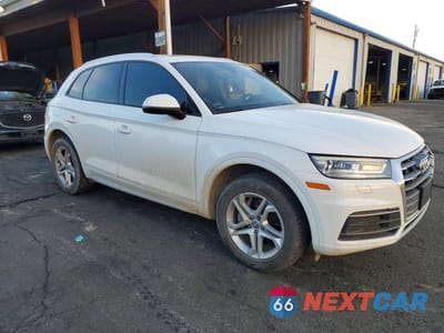 Czwarte zdjęcie samochodu z boku: 2018 AUDI Q5 PREMIUM VIN:WA1ANAFY6J2240694 - miniatura