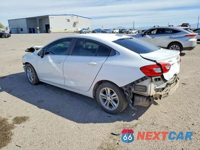 Drugie zdjęcie samochodu z przodu: 2018 CHEVROLET CRUZE LT VIN:1G1BE5SM0J7190472 - miniatura