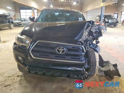 Piąte zdjęcie samochodu w środku: 2017 TOYOTA TACOMA SR5 V6 VIN:3TMCZ5AN3HM083183 - miniatura