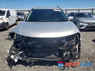 Piąte zdjęcie samochodu w środku: 2019 NISSAN ROGUE SL VIN:5N1AT2MT1KC762861 - miniatura