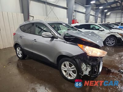 Czwarte zdjęcie samochodu z boku: 2013 HYUNDAI TUCSON GLS VIN:KM8JU3AC6DU547593 - miniatura