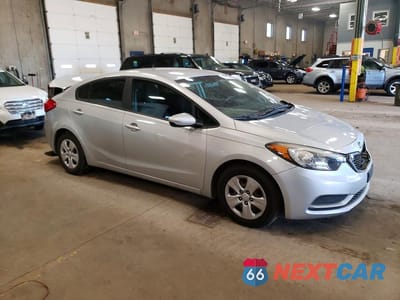Czwarte zdjęcie samochodu z boku: 2016 KIA FORTE LX VIN:KNAFK4A63G5487218 - miniatura