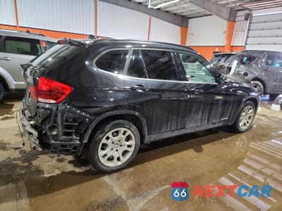 Trzecie zdjęcie samochodu z tyłu: 2014 BMW X1 XDRIVE28I VIN:WBAVL1C56EVY23677 - miniatura
