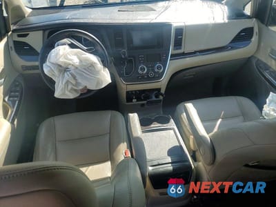 Zdjęcie 8 z 13 samochodu: 2015 TOYOTA SIENNA XLE 8-PASSENGER VIN:5TDYK3DC7FS648038 - miniatura