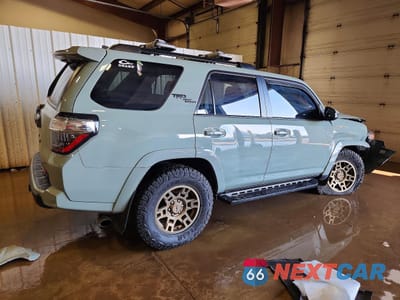 Trzecie zdjęcie samochodu z tyłu: 2022 TOYOTA 4RUNNER TRD OFF-ROAD PREMIUM VIN:JTERU5JR5N6033453 - miniatura