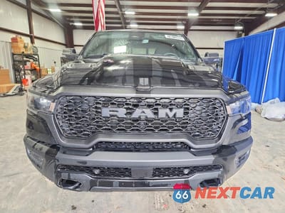 Piąte zdjęcie samochodu w środku: 2025 RAM 1500 REBEL VIN:1C6SRFLPXSN522089 - miniatura