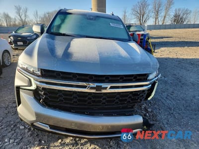 Piąte zdjęcie samochodu w środku: 2023 CHEVROLET SUBURBAN K1500 LS VIN:1GNSKBKD0PR210450 - miniatura