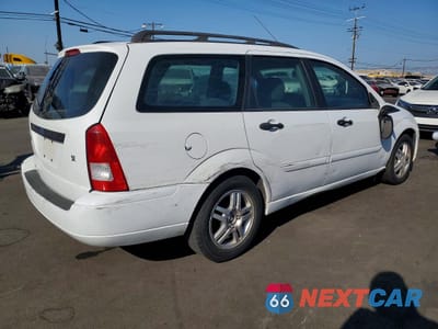 Trzecie zdjęcie samochodu z tyłu: 2001 FORD FOCUS SE VIN:1FAFP36351W269138 - miniatura