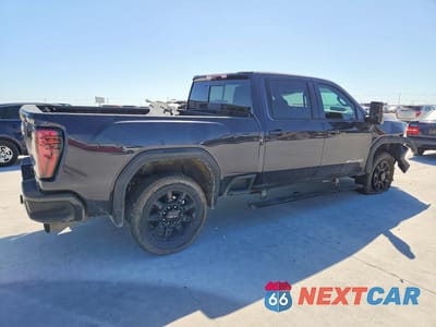 Trzecie zdjęcie samochodu z tyłu: 2024 GMC SIERRA K2500 AT4 VIN:1GT49PEYXRF230346 - miniatura