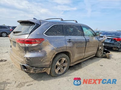 Trzecie zdjęcie samochodu z tyłu: 2018 TOYOTA HIGHLANDER LIMITED PLATINUM VIN:5TDDZRFH8JS847081 - miniatura