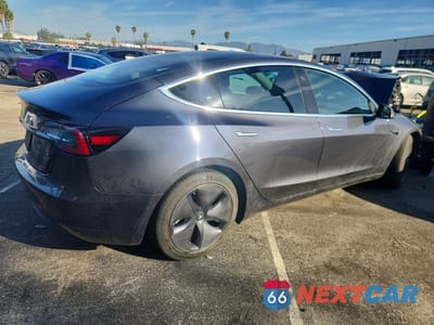 Trzecie zdjęcie samochodu z tyłu: 2019 TESLA MODEL 3 VIN:5YJ3E1EA6KF400378 - miniatura