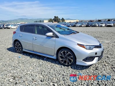 Czwarte zdjęcie samochodu z boku: 2017 TOYOTA COROLLA IM BASE VIN:JTNKARJE0HJ526389 - miniatura