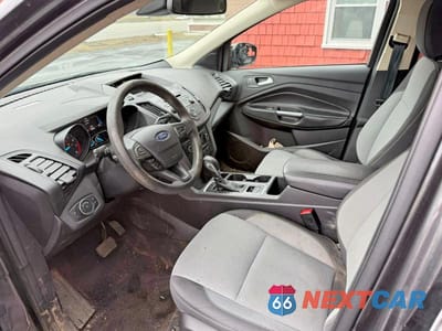 Piąte zdjęcie samochodu w środku: 2018 FORD ESCAPE SE VIN:1FMCU9GD0JUC62931 - miniatura