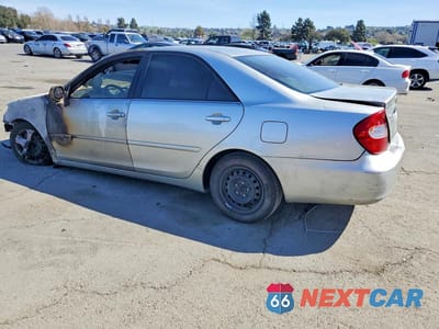 Drugie zdjęcie samochodu z przodu: 2003 TOYOTA CAMRY LE VIN:JTDBE32K130233125 - miniatura