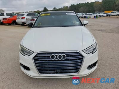 Piąte zdjęcie samochodu w środku: 2017 AUDI A3 PREMIUM VIN:WAUAUGFF3H1026799 - miniatura