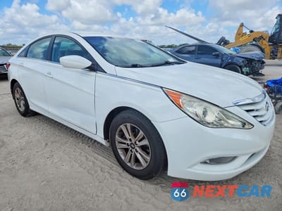 Czwarte zdjęcie samochodu z boku: 2013 HYUNDAI SONATA GLS VIN:5NPEB4AC7DH709453 - miniatura