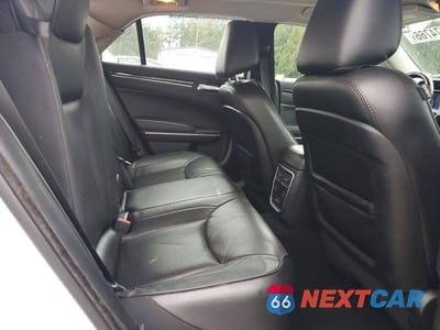 Zdjęcie 10 z 13 samochodu: 2019 CHRYSLER 300 LIMITED VIN:2C3CCAKG2KH631534 - miniatura