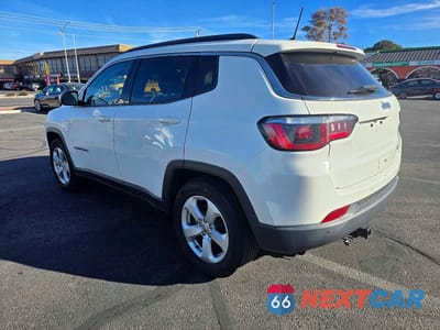 Trzecie zdjęcie samochodu z tyłu: 2019 JEEP COMPASS LATITUDE VIN:3C4NJCBB3KT801255 - miniatura