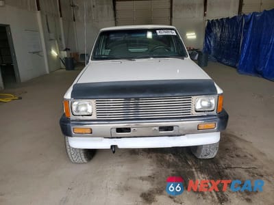 Piąte zdjęcie samochodu w środku: 1987 TOYOTA PICKUP BASE VIN:JT4RN63R8H0178188 - miniatura