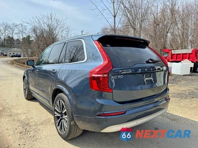 Trzecie zdjęcie samochodu z tyłu: 2022 VOLVO XC90 T6 MOMENTUM VIN:YV4A22PK7N1808426 - miniatura