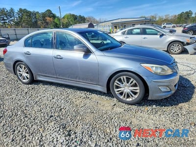 Czwarte zdjęcie samochodu z boku: 2013 HYUNDAI GENESIS 3.8L VIN:KMHGC4DD2DU255883 - miniatura