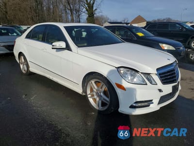 Czwarte zdjęcie samochodu z boku: 2013 MERCEDES-BENZ E 350 4MATIC VIN:WDDHF8JB7DA681070 - miniatura
