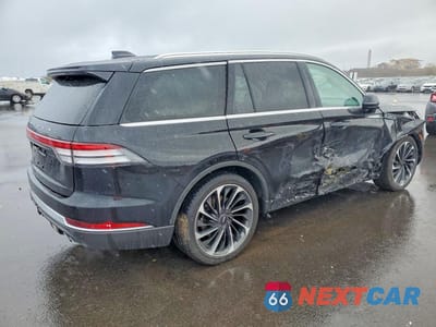 Trzecie zdjęcie samochodu z tyłu: 2025 LINCOLN AVIATOR RESERVE VIN:5LM5J7WC8SGL05178 - miniatura