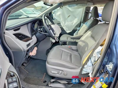 Zdjęcie 7 z 14 samochodu: 2017 TOYOTA SIENNA XLE 8-PASSENGER VIN:5TDYZ3DC5HS887277 - miniatura