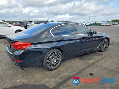 Trzecie zdjęcie samochodu z tyłu: 2019 BMW 530E VIN:WBAJA9C56KB399143 - miniatura
