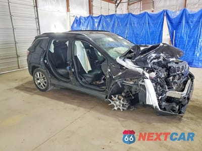 Czwarte zdjęcie samochodu z boku: 2024 JEEP COMPASS LATITUDE LUX VIN:3C4NJDFN5RT104934 - miniatura