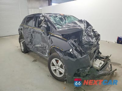 Czwarte zdjęcie samochodu z boku: 2022 CHEVROLET TRAX LS VIN:KL7CJNSM8NB516008 - miniatura