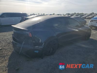 Trzecie zdjęcie samochodu z tyłu: 2024 TESLA MODEL 3 VIN:5YJ3E1ET2RF832011 - miniatura