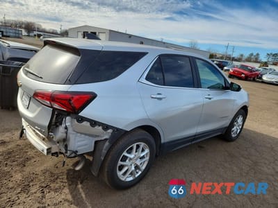 Trzecie zdjęcie samochodu z tyłu: 2022 CHEVROLET EQUINOX LT VIN:3GNAXUEV2NL227137 - miniatura