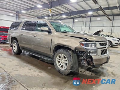 Czwarte zdjęcie samochodu z boku: 2016 CHEVROLET SUBURBAN K1500 LT VIN:1GNSKHKC3GR430952 - miniatura