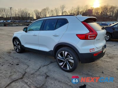 Drugie zdjęcie samochodu z przodu: 2025 VOLVO XC40 PLUS VIN:YV4L12UC5S2458650 - miniatura