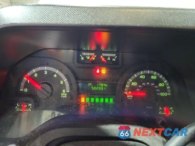 Zdjęcie 9 z 13 samochodu: 2018 FORD ECONOLINE E350 SUPER DUTY CUTAWAY VAN VIN:1FDWE3F63JDC30307 - miniatura