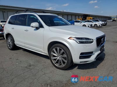 Czwarte zdjęcie samochodu z boku: 2019 VOLVO XC90 T6 MOMENTUM VIN:YV4A22PK1K1462255 - miniatura