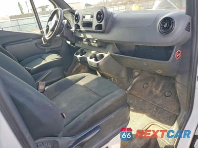 Zdjęcie 8 z 12 samochodu: 2019 MERCEDES-BENZ SPRINTER 2500 VIN:WD3PF1CDXKP055884 - miniatura