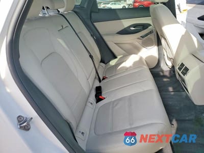 Zdjęcie 11 z 14 samochodu: 2022 JAGUAR E-PACE SE VIN:SADFP2FX4N1030503 - miniatura