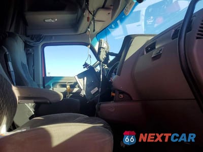 Piąte zdjęcie samochodu w środku: 2020 KENWORTH T680 SEMI TRUCK VIN:1XKYDP9X0LJ370254 - miniatura