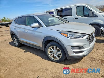 Czwarte zdjęcie samochodu z boku: 2019 HYUNDAI TUCSON SE VIN:KM8J23A40KU880965 - miniatura