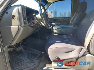 Zdjęcie 7 z 12 samochodu: 2004 CHEVROLET SILVERADO K2500 VIN:1GCGK23U44F203656 - miniatura