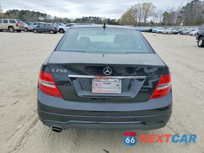 Zdjęcie 6 z 11 samochodu: 2014 MERCEDES-BENZ C 250 VIN:WDDGF4HB9EG207100 - miniatura