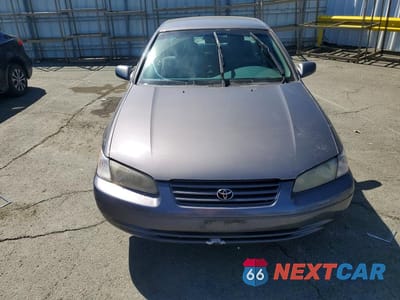 Piąte zdjęcie samochodu w środku: 1999 TOYOTA CAMRY LE VIN:JT2BG22K0X0309517 - miniatura