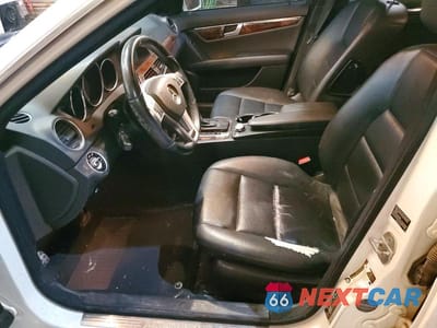 Zdjęcie 7 z 12 samochodu: 2012 MERCEDES-BENZ C 300 4MATIC VIN:WDDGF8BB0CR225230 - miniatura