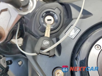 Zdjęcie 8 z 10 samochodu: 2021 HONDA CBR650 RA VIN:MLHRH0157M5200082 - miniatura