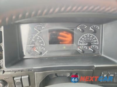 Zdjęcie 8 z 10 samochodu: 2021 VOLVO VNL SEMI TRUCK VIN:4V4NC9EJ4MN262863 - miniatura