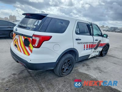 Trzecie zdjęcie samochodu z tyłu: 2017 FORD EXPLORER POLICE INTERCEPTOR VIN:1FM5K8AR1HGB93768 - miniatura